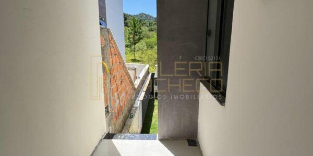 12-casa-moderna-com-suite-amplo-terreno-e-espaco-para-piscina