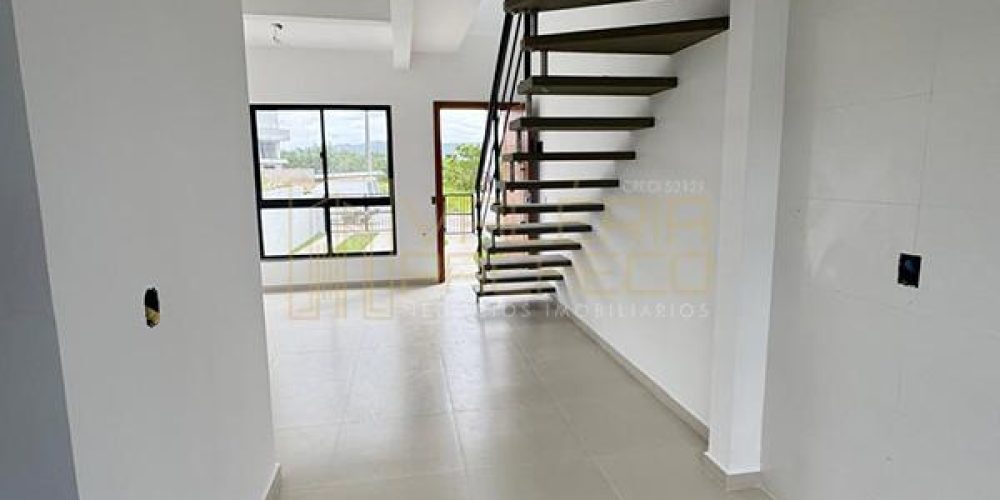 Duplex-com-amplo-quintal-na-Guarda-do-Tabuleiro-04